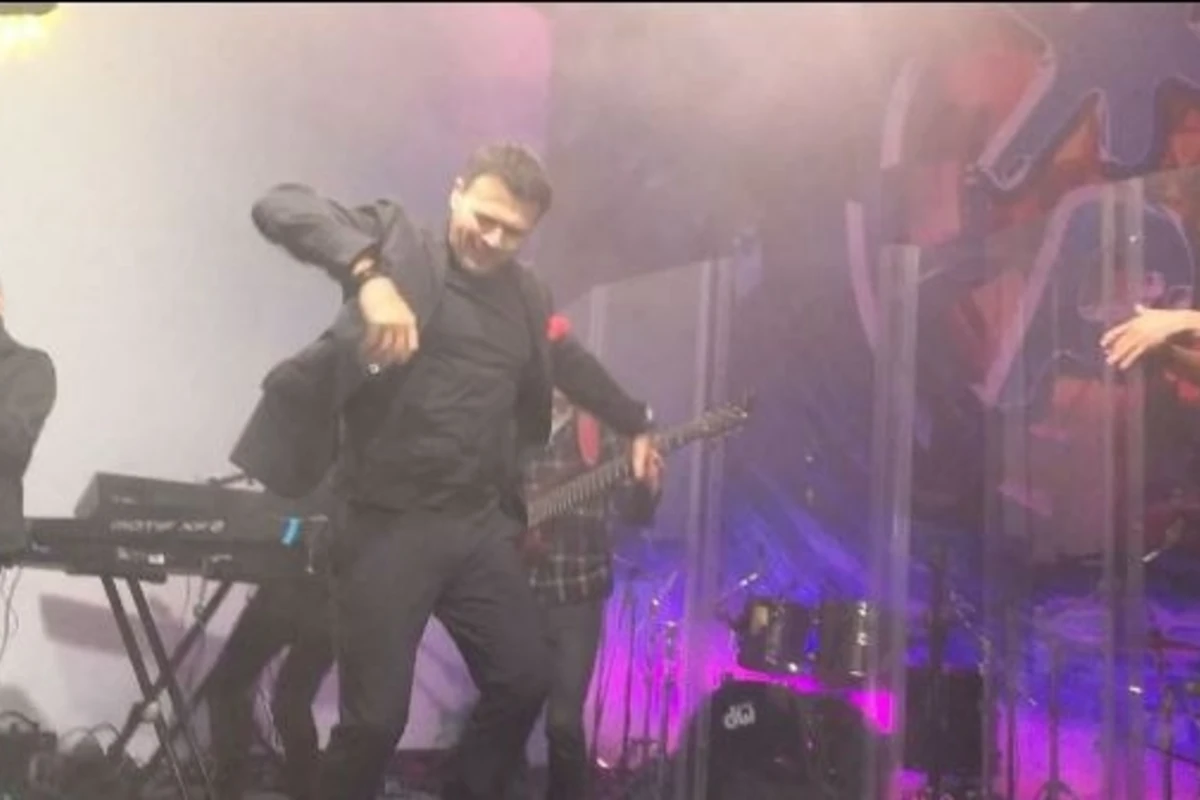 Эмин поразил зажигательным танцем на pre-party фестиваля Жара 2017 в Баку (видео)