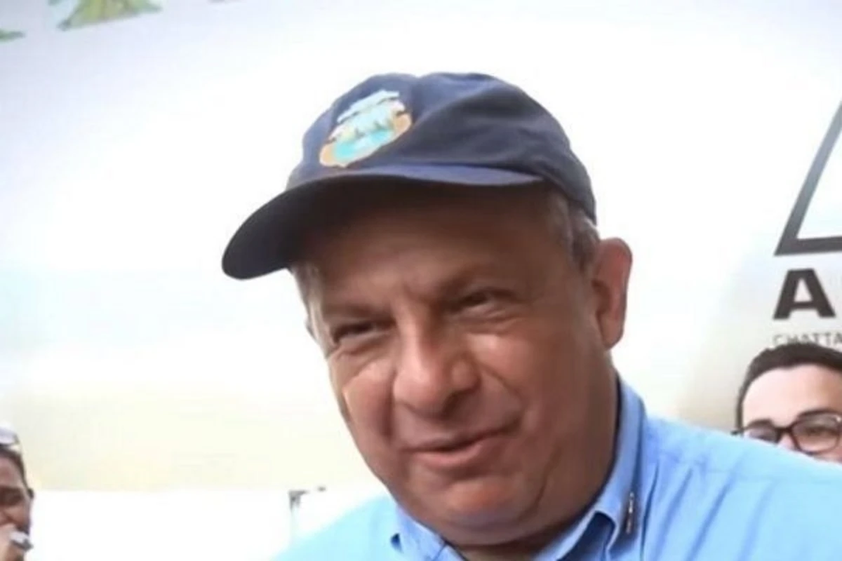 Prezident müsahibə zamanı arını uddu – VİDEO