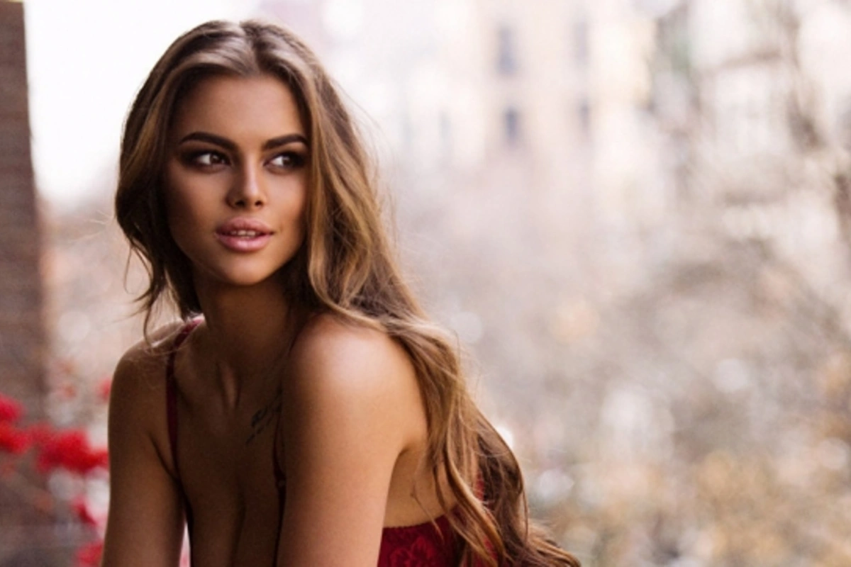 Звезда российского Playboy обратилась к парням из Баку (фото) Звезда российского Playboy обратилась к парням из Баку (фото)