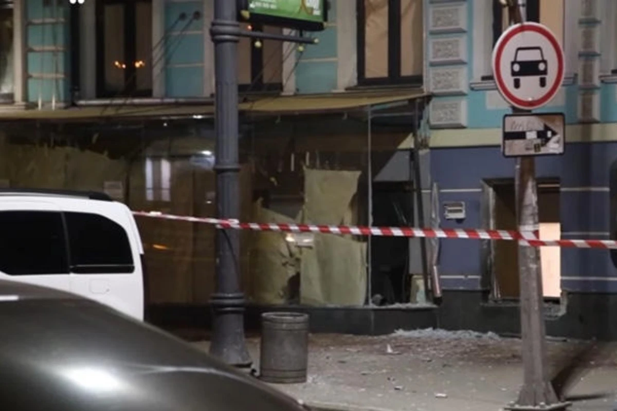 При взрыве автомобиля в Киеве погиб сотрудник украинской разведки