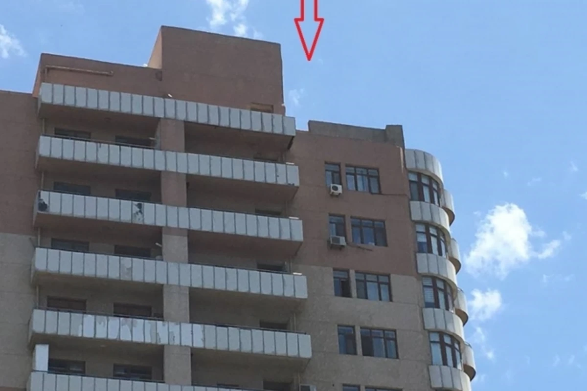 В Баку на 16-этажном здании ALTES надстраивают еще один этаж (фото)