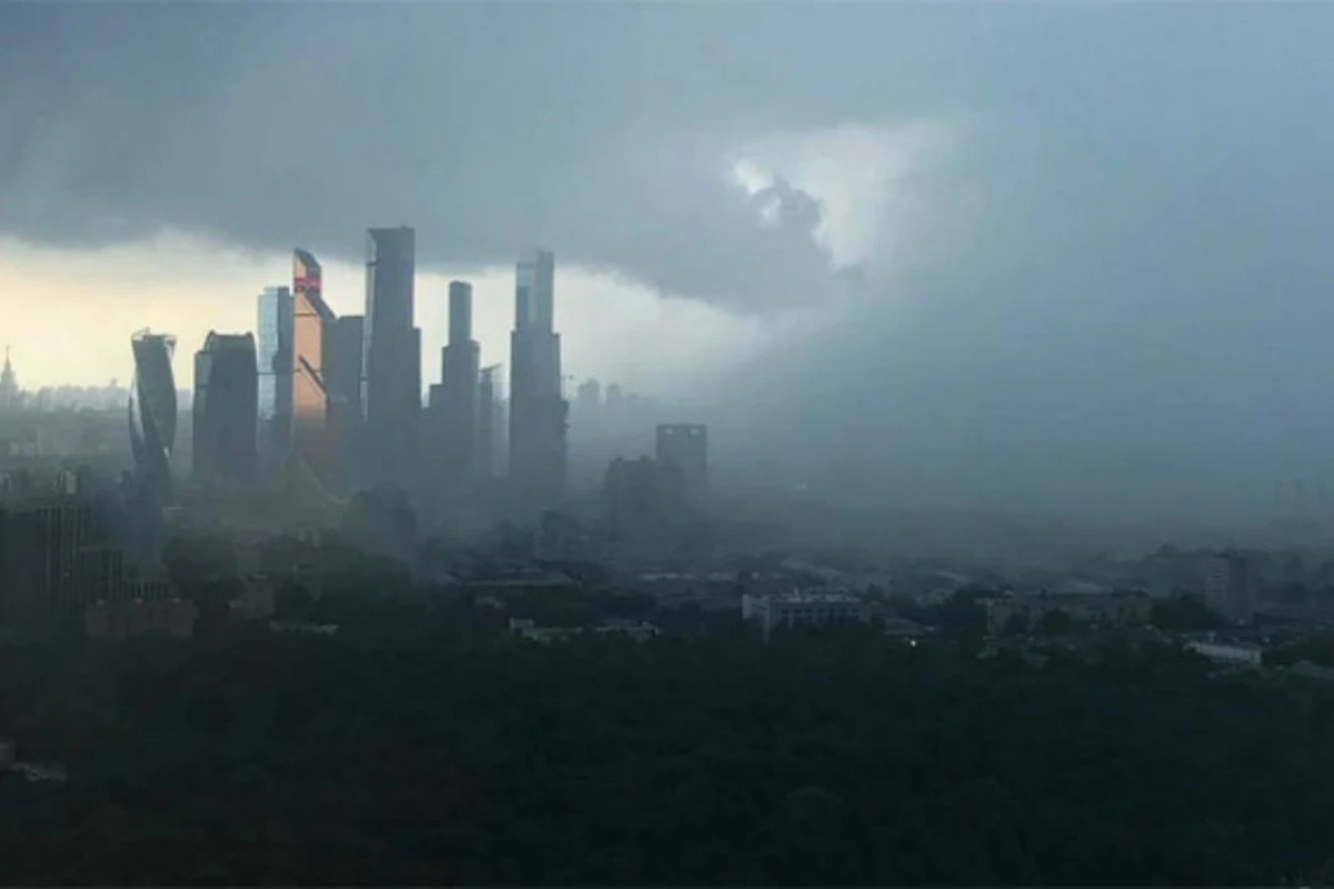 Страшный ураган в Москве начал уносить жизни (видео)