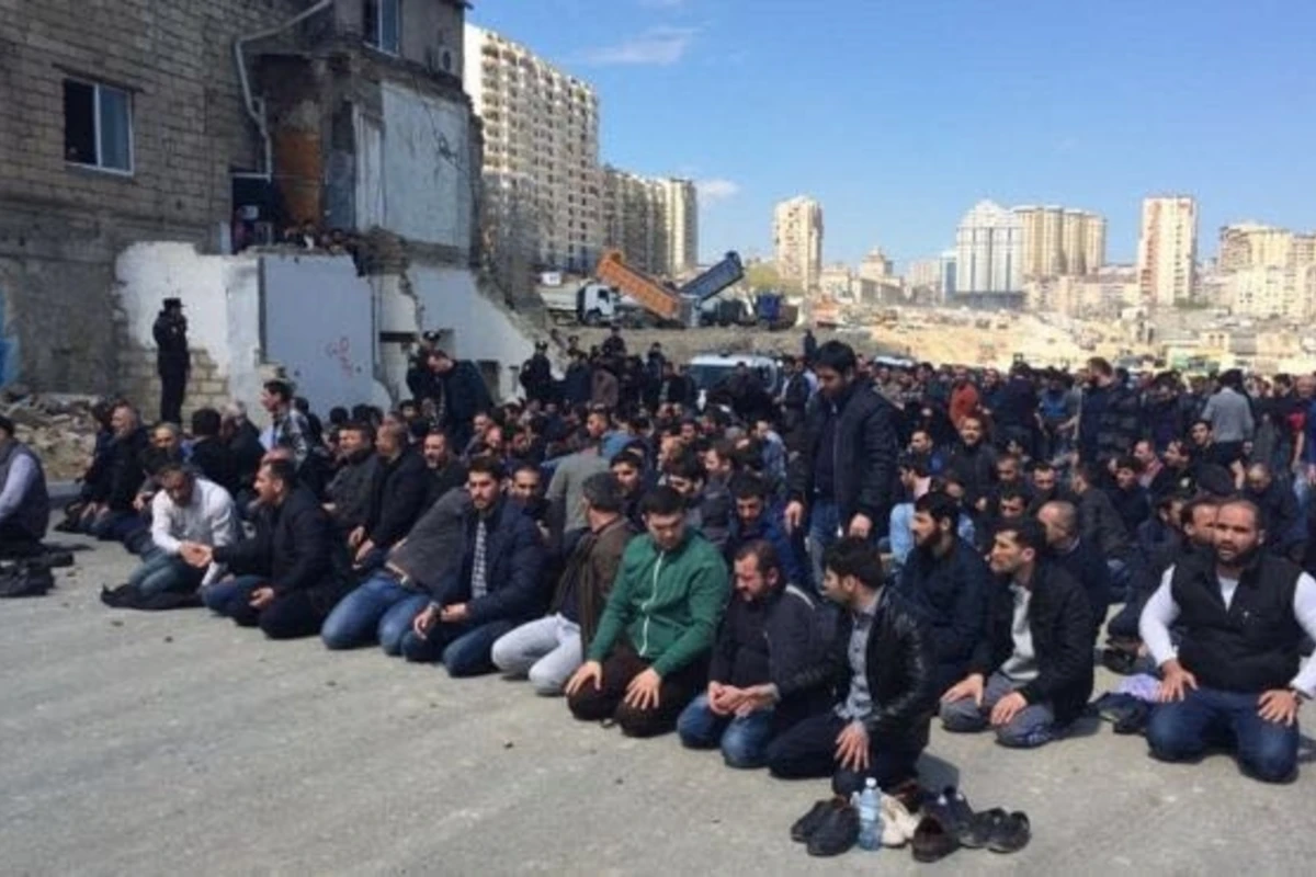 Bakıda məscid söküldü (FOTO) Bakıda məscid söküldü (FOTO)