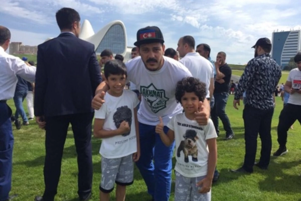 Zabit Səmədov parkda açıq dərs keçdi (VİDEO, FOTO) Zabit Səmədov parkda açıq dərs keçdi (VİDEO, FOTO)