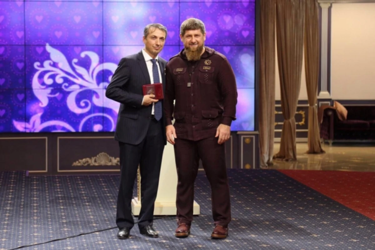 Рамзан Кадыров наградил министра-азербайджанца (фото)