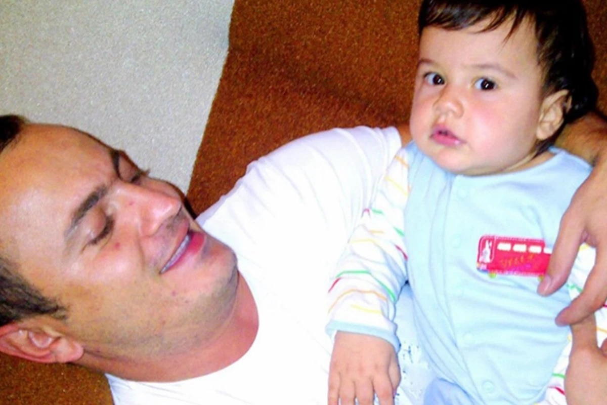 Azərbaycanlı müğənninin 5 yaşlı qızı öldü (FOTO) Azərbaycanlı müğənninin 5 yaşlı qızı öldü (FOTO)