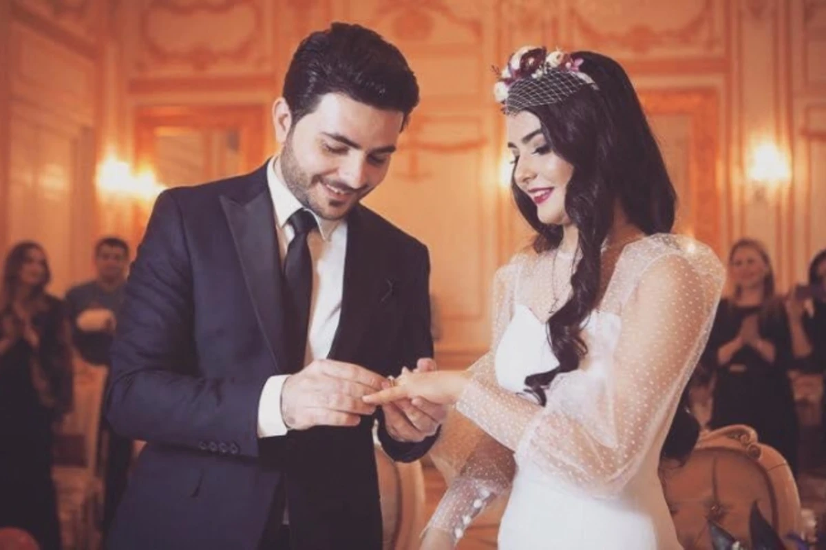 Azərbaycanlı müğənni oğluna Can adını qoydu Azərbaycanlı müğənni oğluna Can adını qoydu