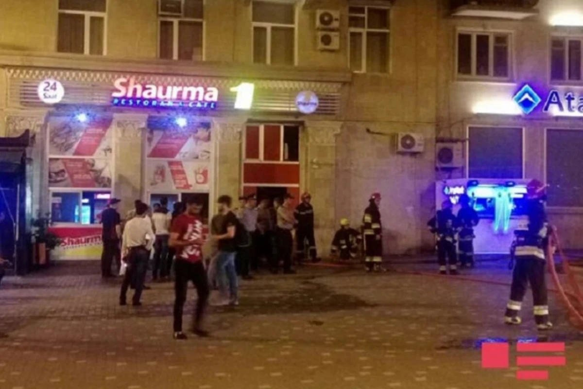 Bakıda “Shaurma N1”də yanğın: Müştərilər təxliyə olundu - FOTO