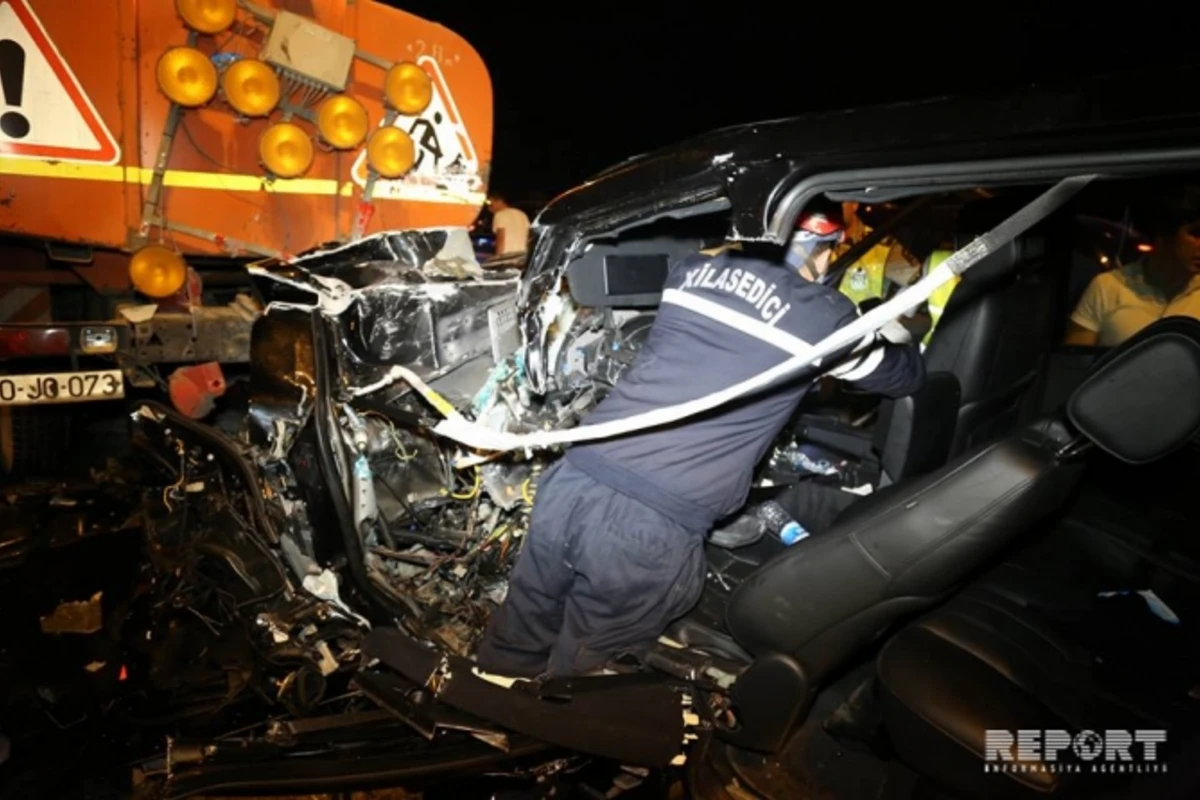 Попавший в ДТП на Range Rover начальник отдела оказался племянником генерала Рафика Аббасова (видео)