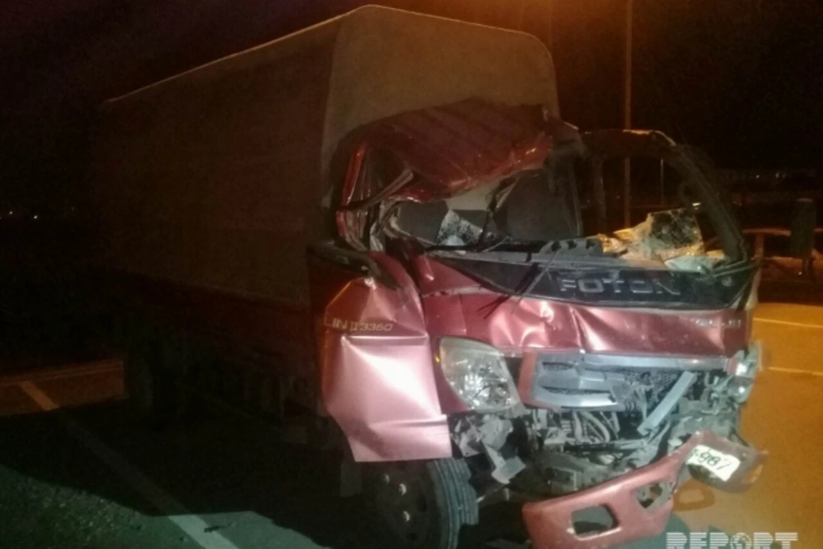 Уснувший водитель стал причиной тяжелой аварии в Баку (фото) Уснувший водитель стал причиной тяжелой аварии в Баку (фото)