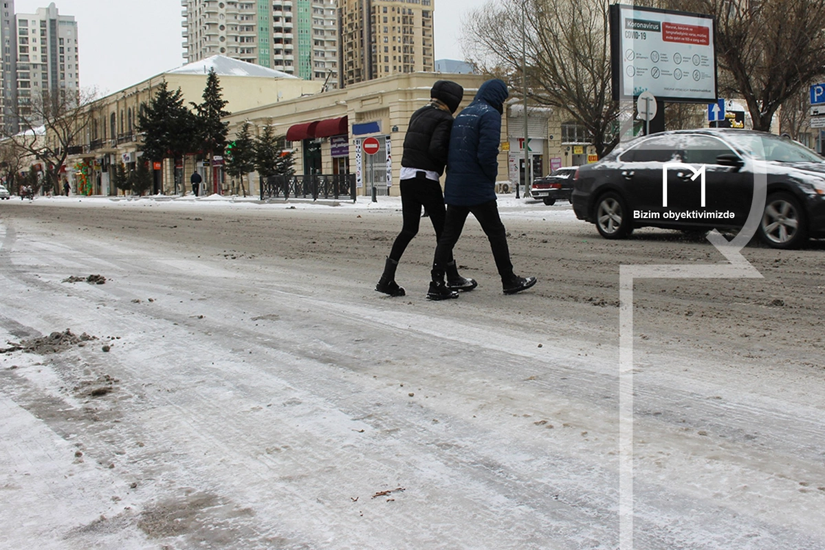 Из-за снегопада пострадали 15 человек