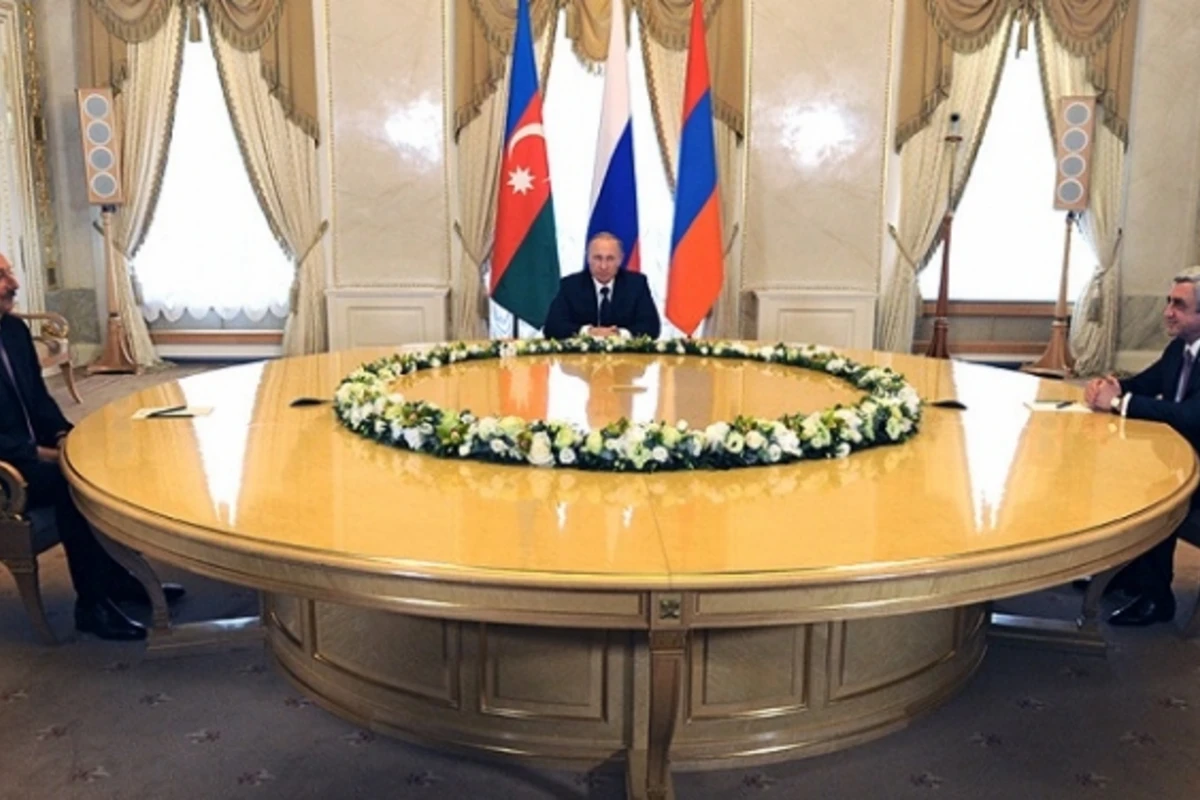 Putin Əliyevlə Sarkisyanı görüşdürür