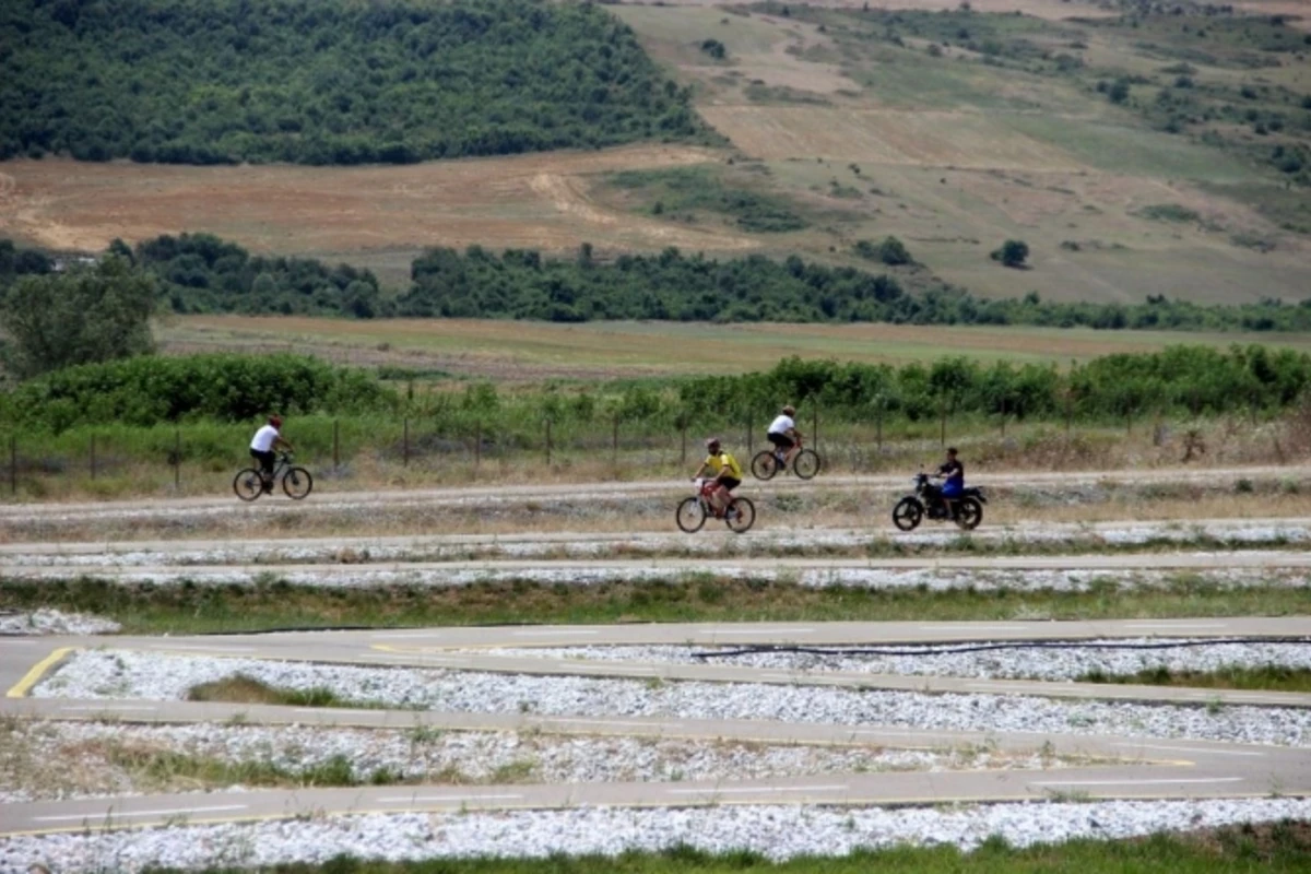 Jurnalistlər arasında velosiped yarışının qalibi məlum oldu (FOTOLAR) Jurnalistlər arasında velosiped yarışının qalibi məlum oldu (FOTOLAR)
