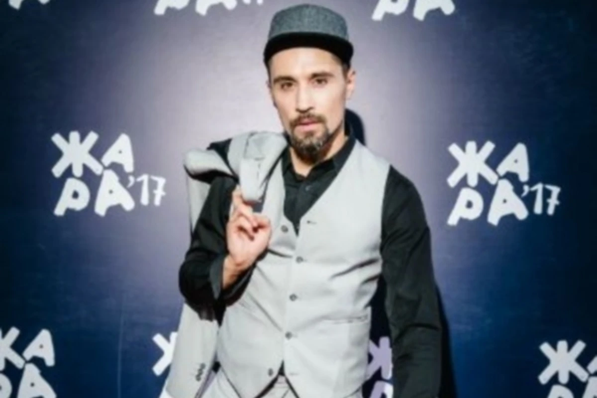 Дима Билан упал в бассейн во время выступления в Баку (видео)