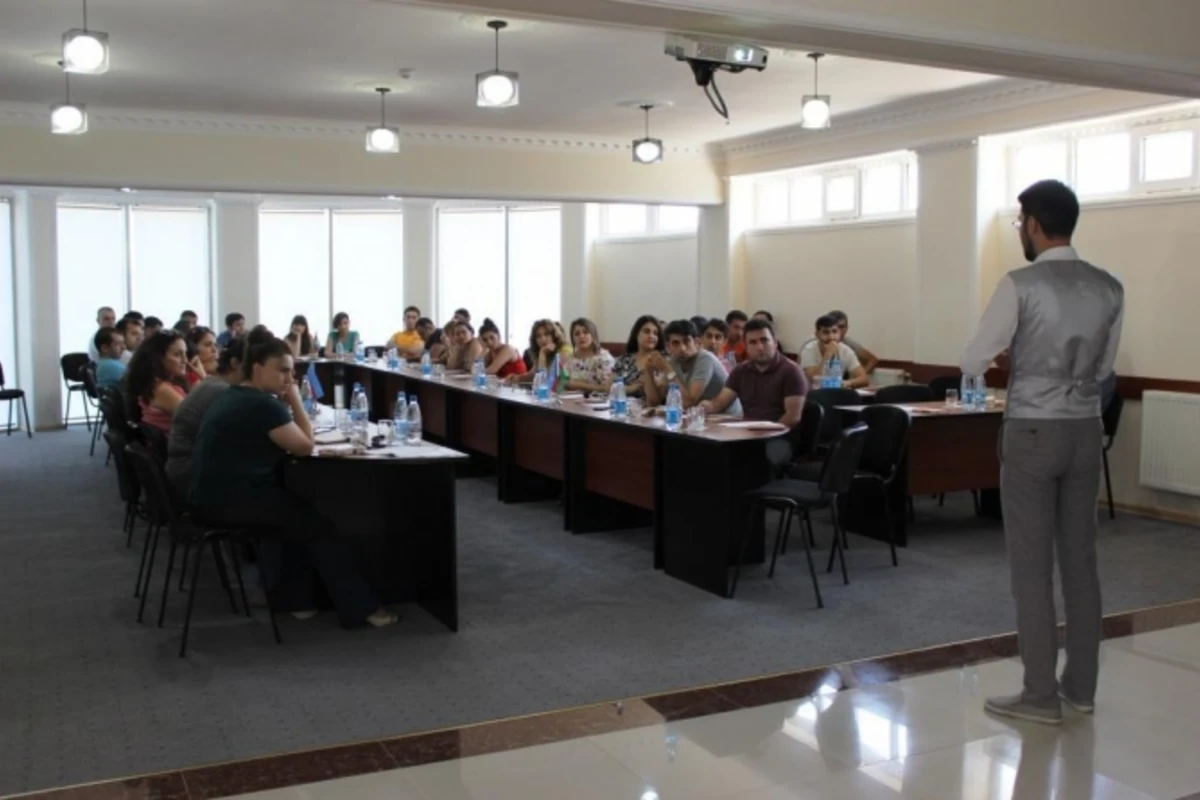 Bakcell növbəti dəfə “Mobil telekommunikasiyaya giriş” seminarı təşkil edib (FOTO) Bakcell növbəti dəfə “Mobil telekommunikasiyaya giriş” seminarı təşkil edib (FOTO)