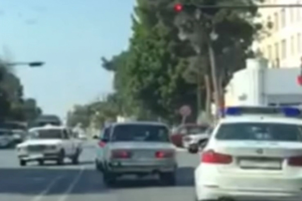 Yol Polisi qırmızı işıqda keçdi, qəza şəraiti yaratdı (VİDEO)