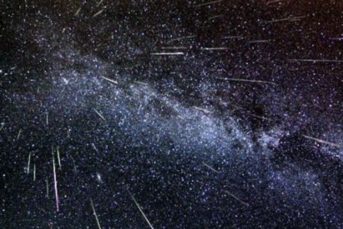 Azərbaycanda “meteorit yağışı” müşahidə olunacaq Azərbaycanda “meteorit yağışı” müşahidə olunacaq