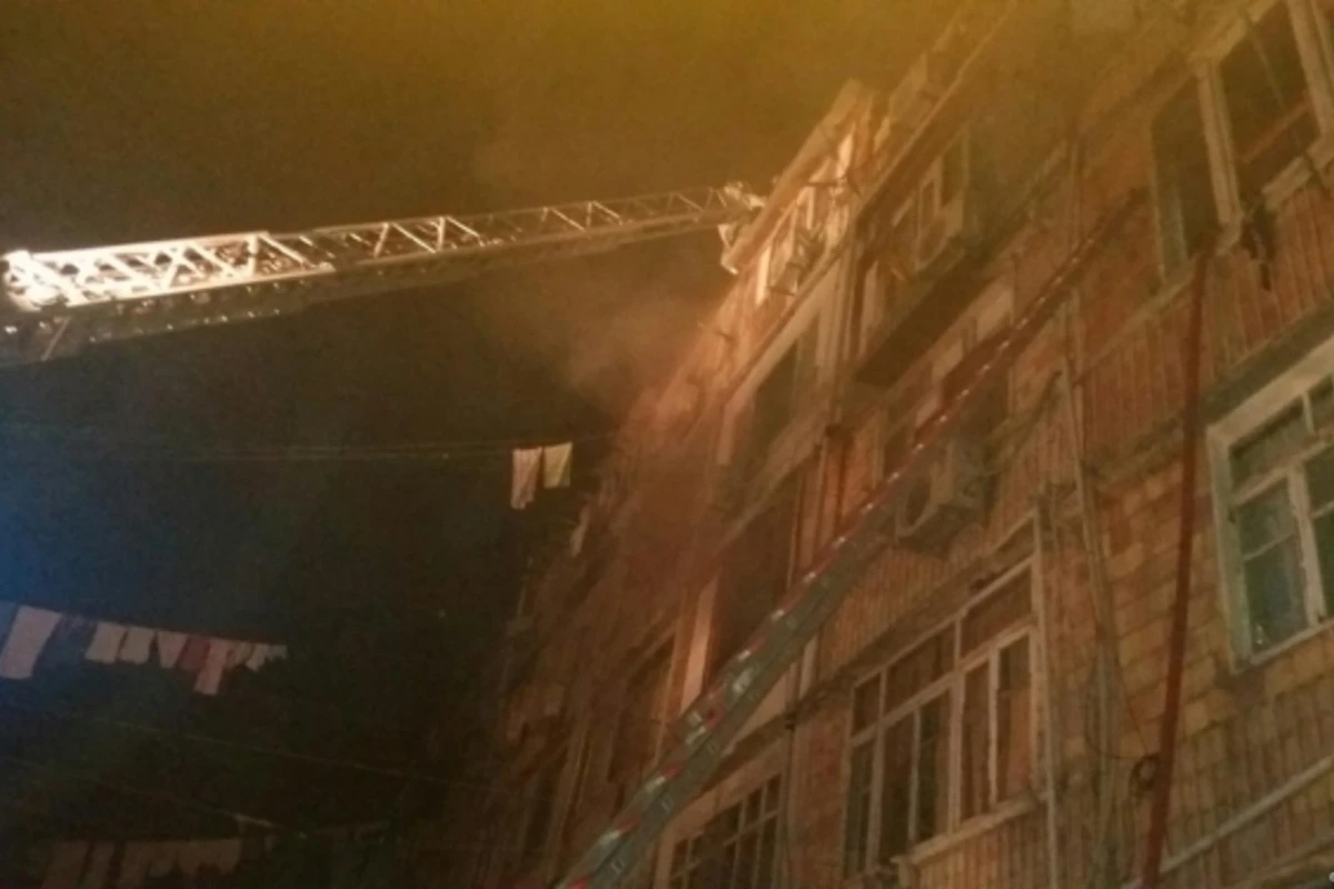 Sumqayıtda yataqxanada yanğın olub: 25 yaralı (FOTO)