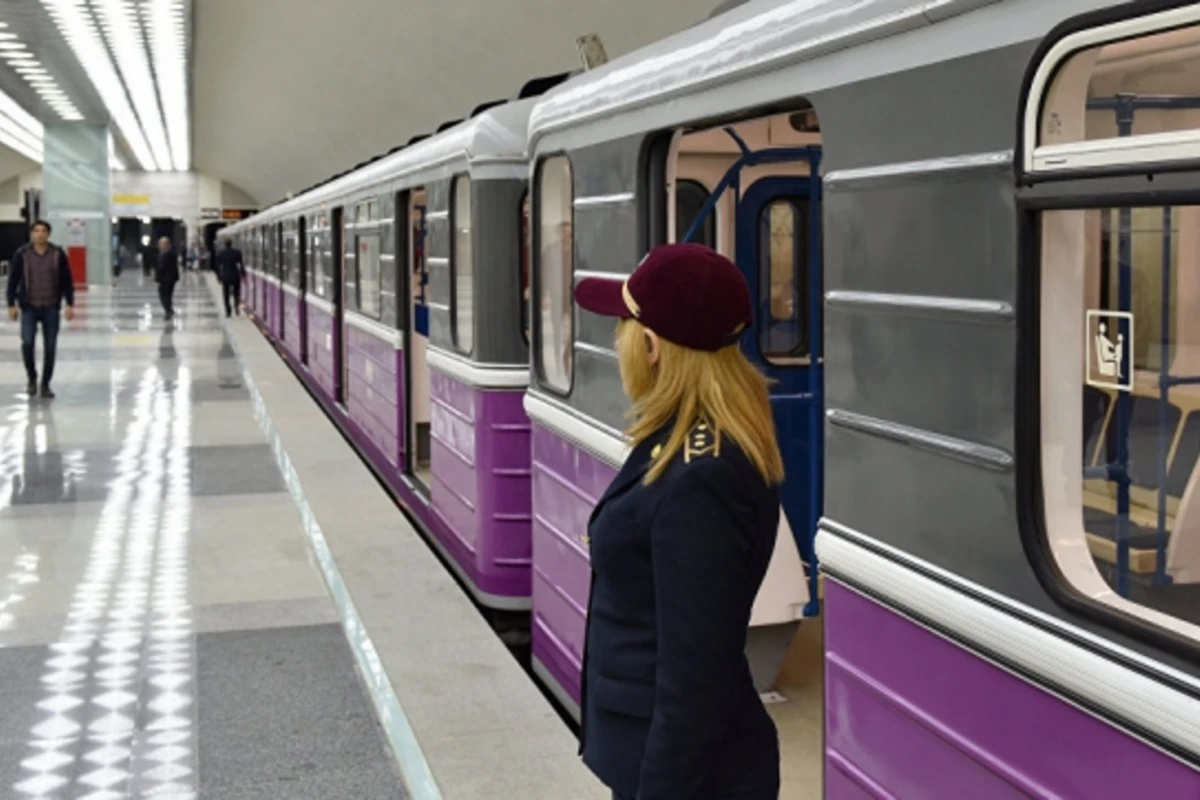 В бакинском метро избили женщину-контролера
