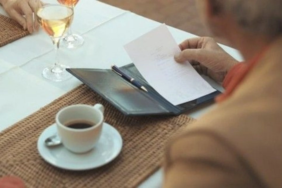 В Баку клиенты из-за счета подрались с владельцем ресторана, есть пострадавший
