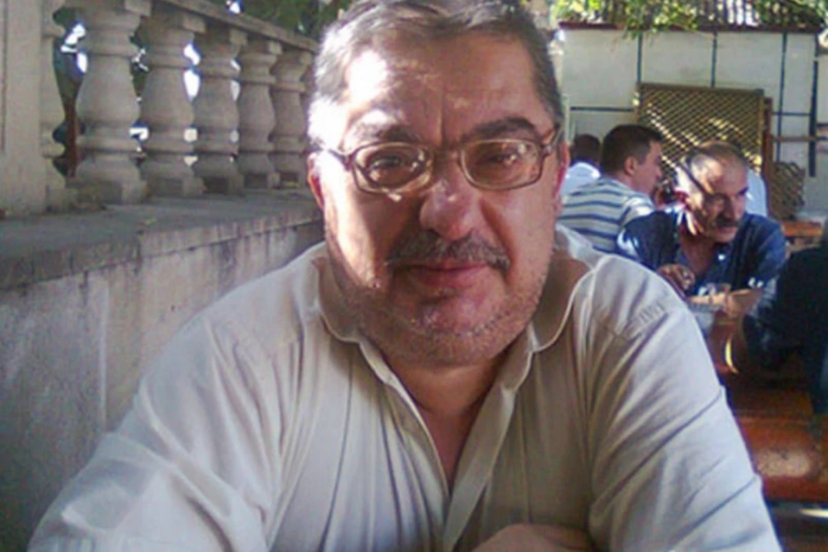 Məşhur aktyor illər sonra üzə çıxdı: Qızım xəstədir, ailəmi dolandıra bilmirəm - FOTO Məşhur aktyor illər sonra üzə çıxdı: Qızım xəstədir, ailəmi dolandıra bilmirəm - FOTO