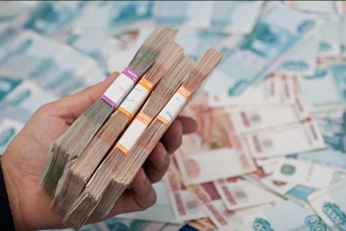 Больше всех в России зарабатывают азербайджанцы