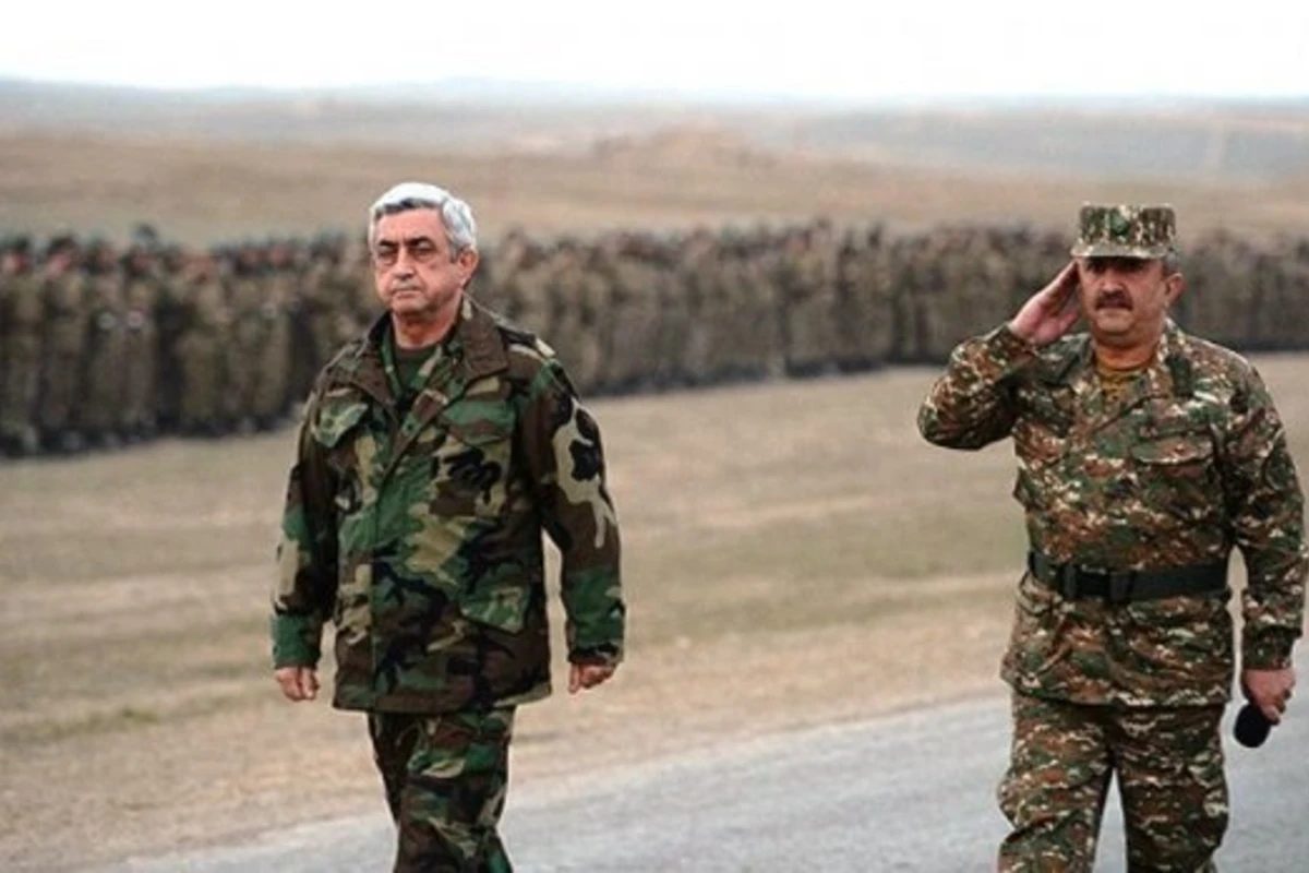Erməni generala məktub: Bəxtin gətirdi ki, Ohanyan səni öz əliylə güllələmədi... Erməni generala məktub: Bəxtin gətirdi ki, Ohanyan səni öz əliylə güllələmədi...