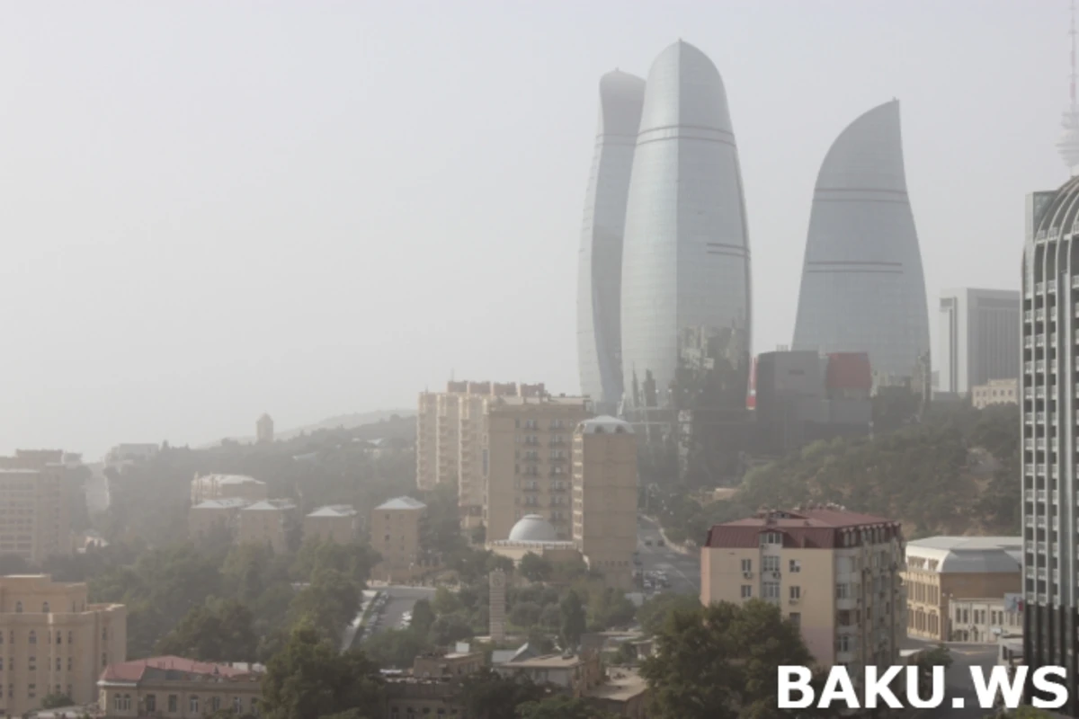 Bakı səmasını toz bürüdü (VİDEO)