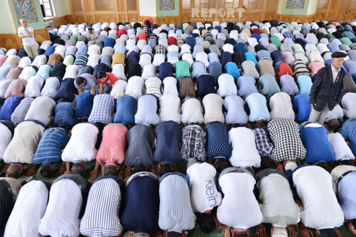 Bayram namazı qılındı Bayram namazı qılındı