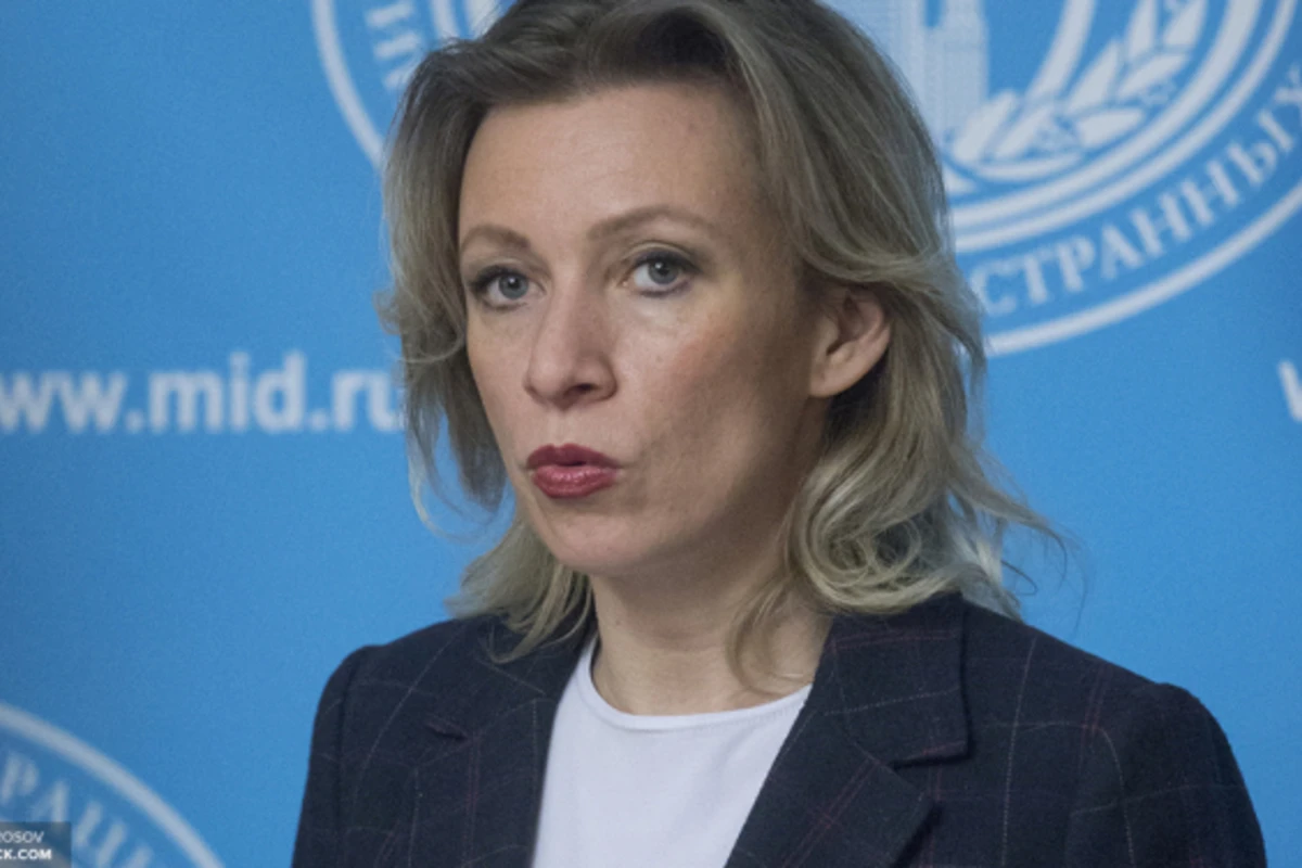 Наряд Захаровой в Саудовской Аравии поверг в шок российских пользователей (фото)