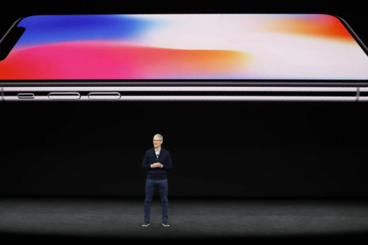 Apple представила iPhone X (видео)