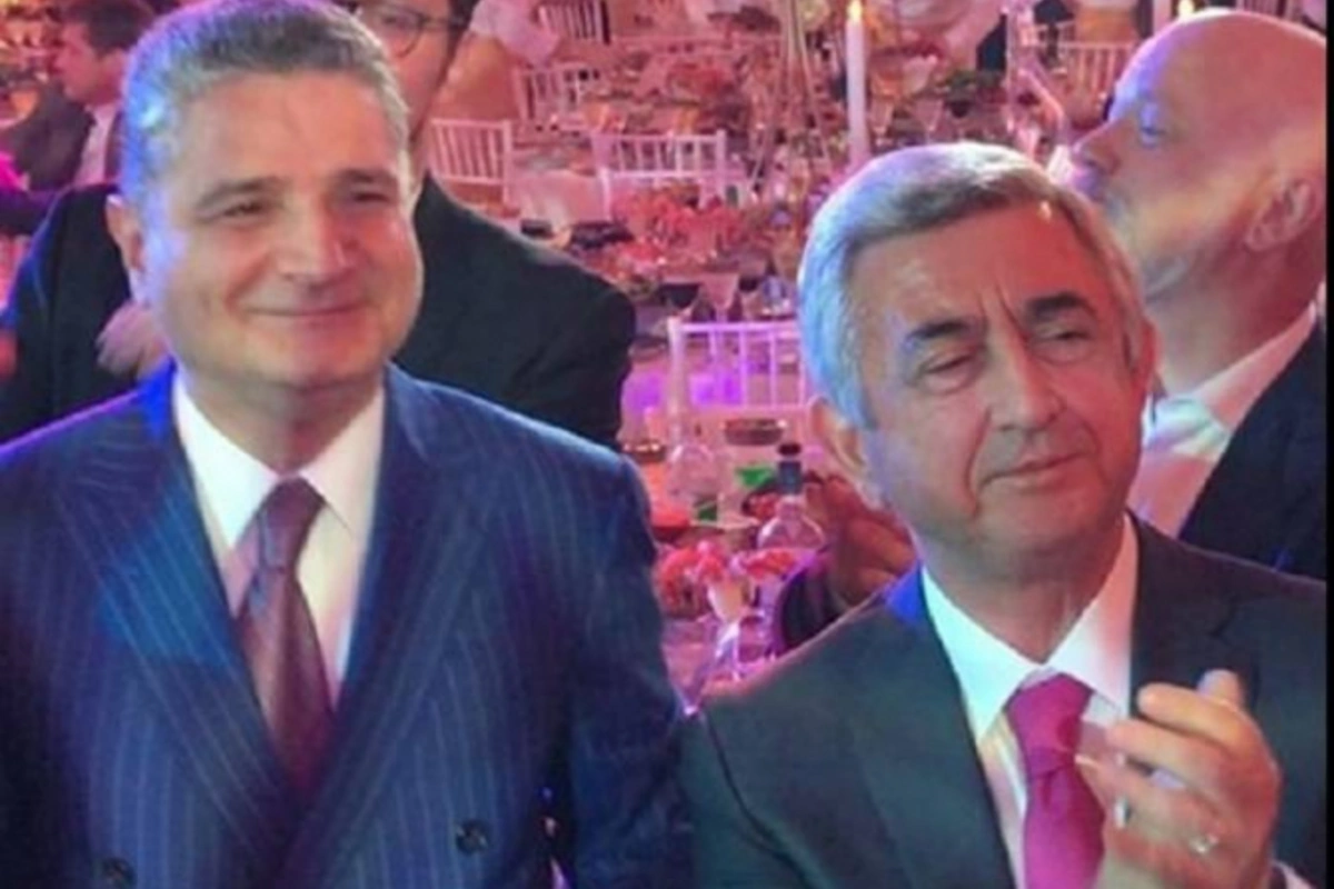 Азербайджанская песня на свадьбе сына армянского миллиардера (видео) Азербайджанская песня на свадьбе сына армянского миллиардера (видео)
