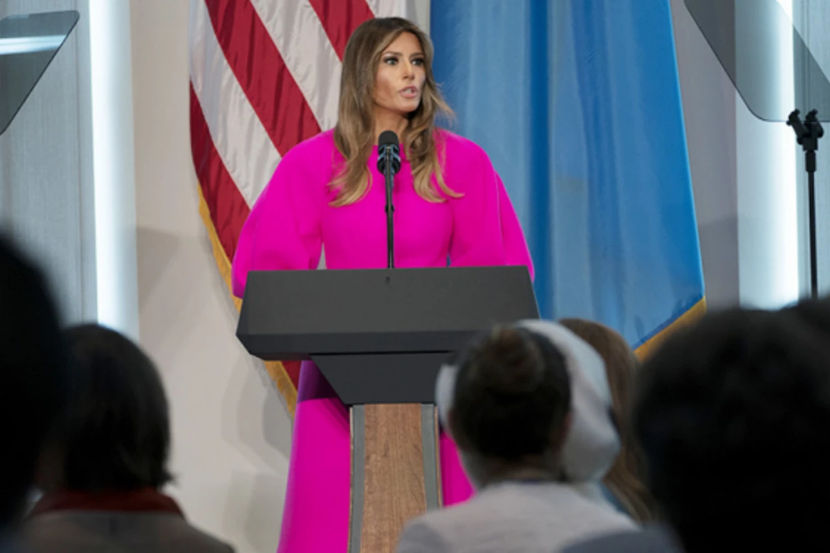 Наряд Меланьи Трамп стал предметом насмешек в соцсетях (фото)