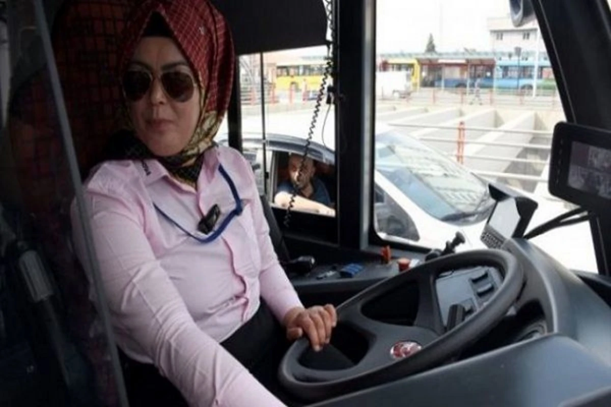 Türkiyədə yalnız qadınlar üçün avtobuslar xəttə buraxıldı – FOTO Türkiyədə yalnız qadınlar üçün avtobuslar xəttə buraxıldı – FOTO