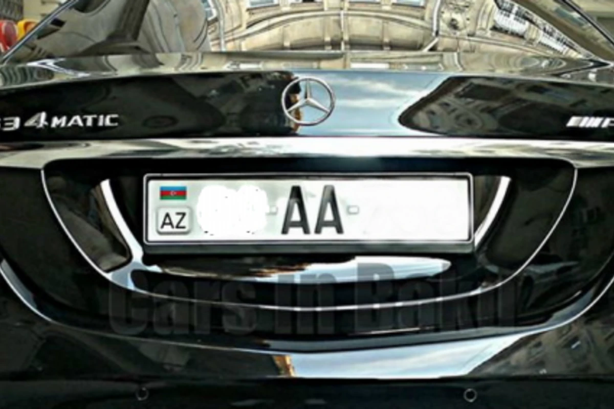 Azərbaycanda AA seriyalı maşın qəza törətdi Azərbaycanda AA seriyalı maşın qəza törətdi