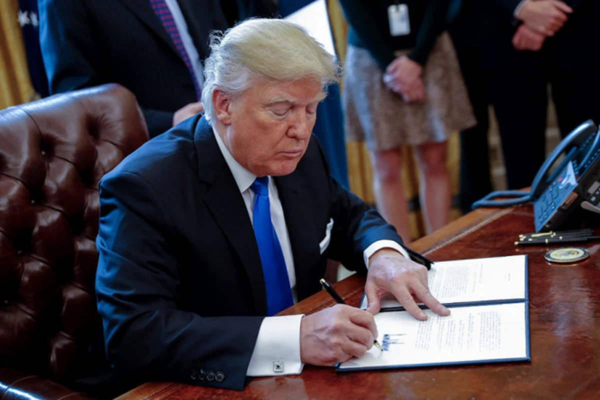 Трамп запретил гражданам восьми стран въезд в США