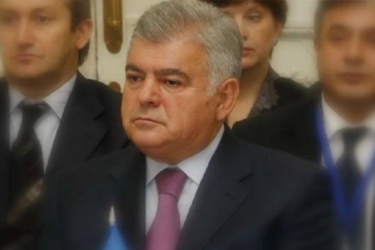 İlham Əliyev Ziya Məmmədovun adını siyahıdan çıxartdı İlham Əliyev Ziya Məmmədovun adını siyahıdan çıxartdı
