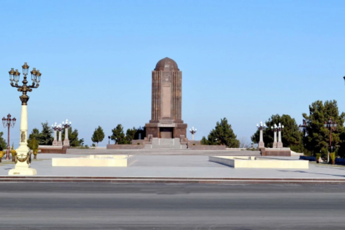 Возле мавзолея Низами Гянджеви обнаружена граната (фото)