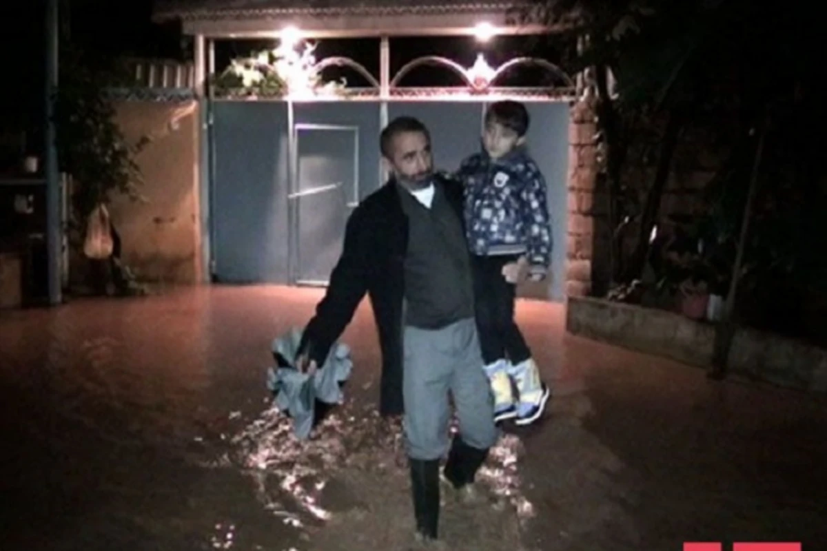 Masallıda çay daşdı - Həyətyanı sahələr su altında qaldı - FOTO