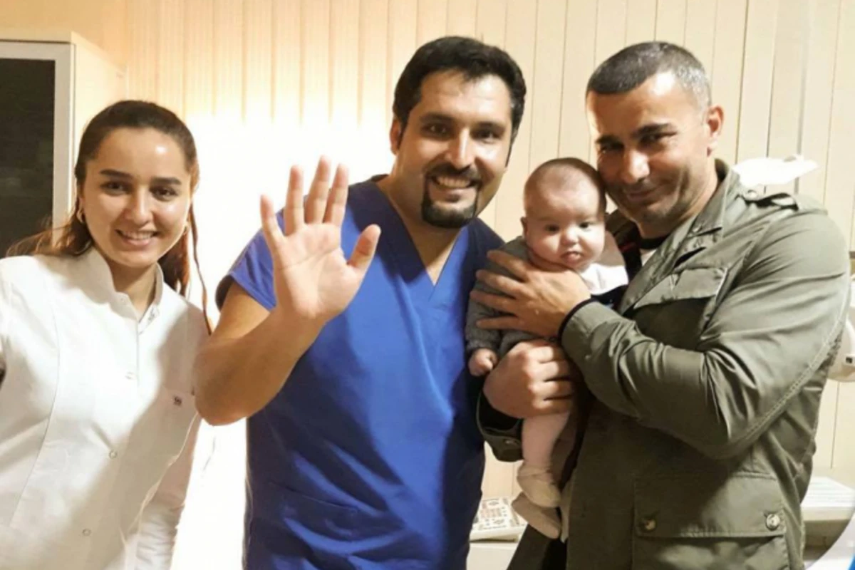 Qurban Qurbanov qızı ilə fotosu yayıldı Qurban Qurbanov qızı ilə fotosu yayıldı
