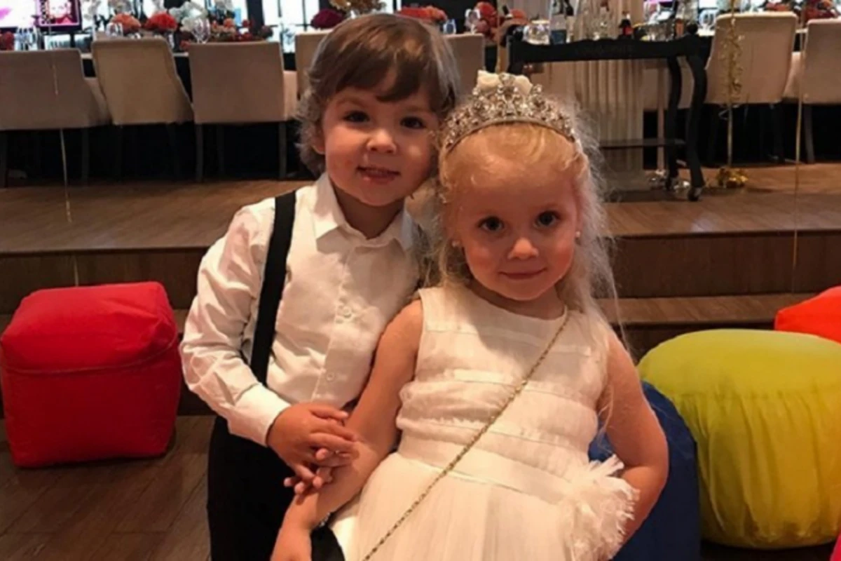 Максим Галкин показал ВИДЕО семейного чаепития с 4-летними близнецами