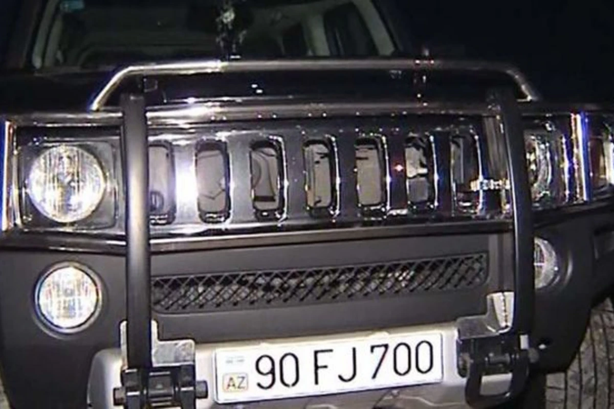 В Баку журналистка на Hummer сбила врача (фото)