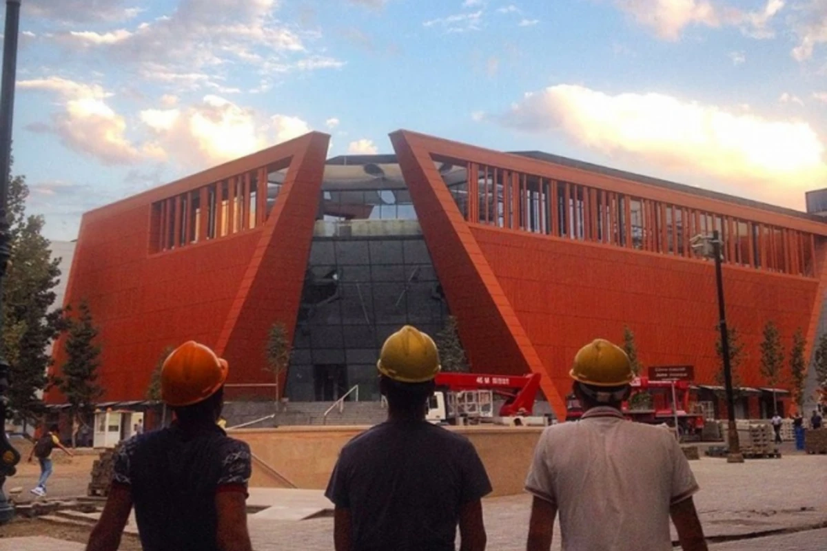 Azərbaycanda yeni mall açıldı (VİDEO) Azərbaycanda yeni mall açıldı (VİDEO)