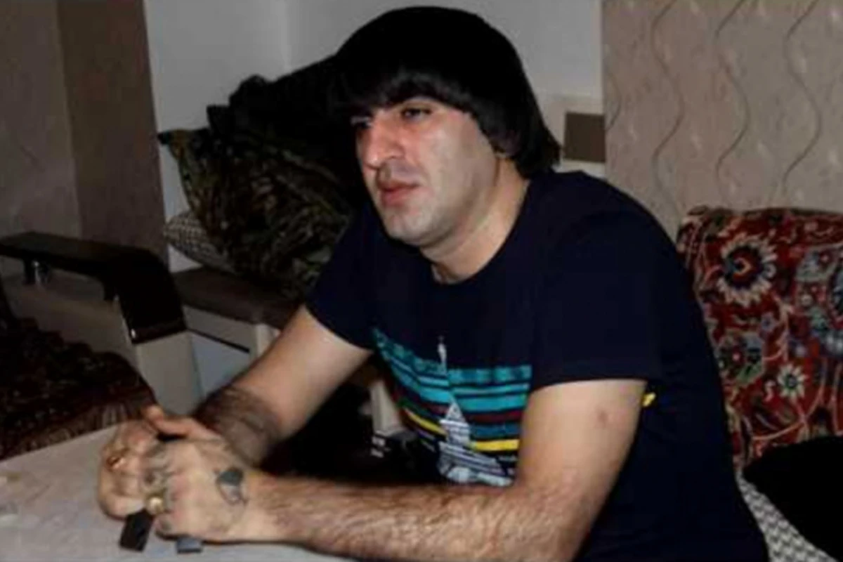 Водитель такси дал показания: Годжа вылез из багажника и убежал