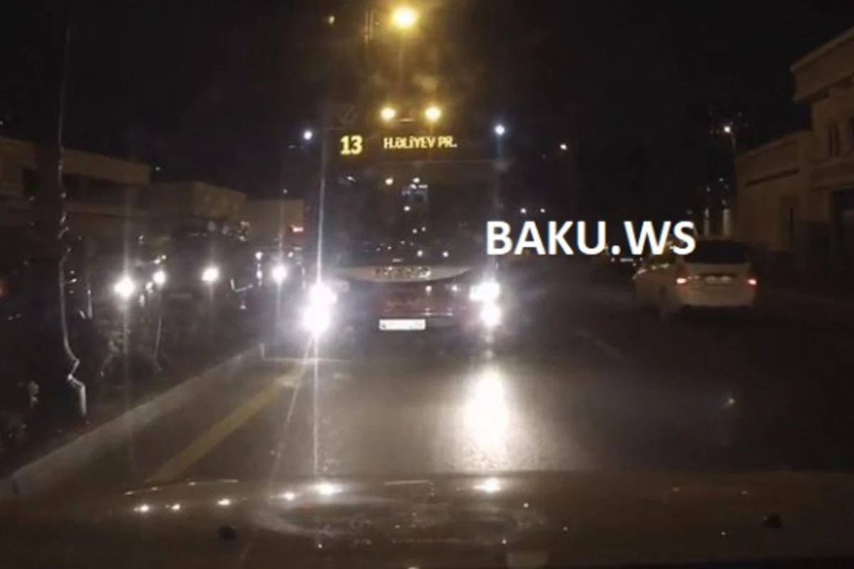 Водитель BakuBus подверг опасности жизни пассажиров, выехав на встречку (видео) Водитель BakuBus подверг опасности жизни пассажиров, выехав на встречку (видео)