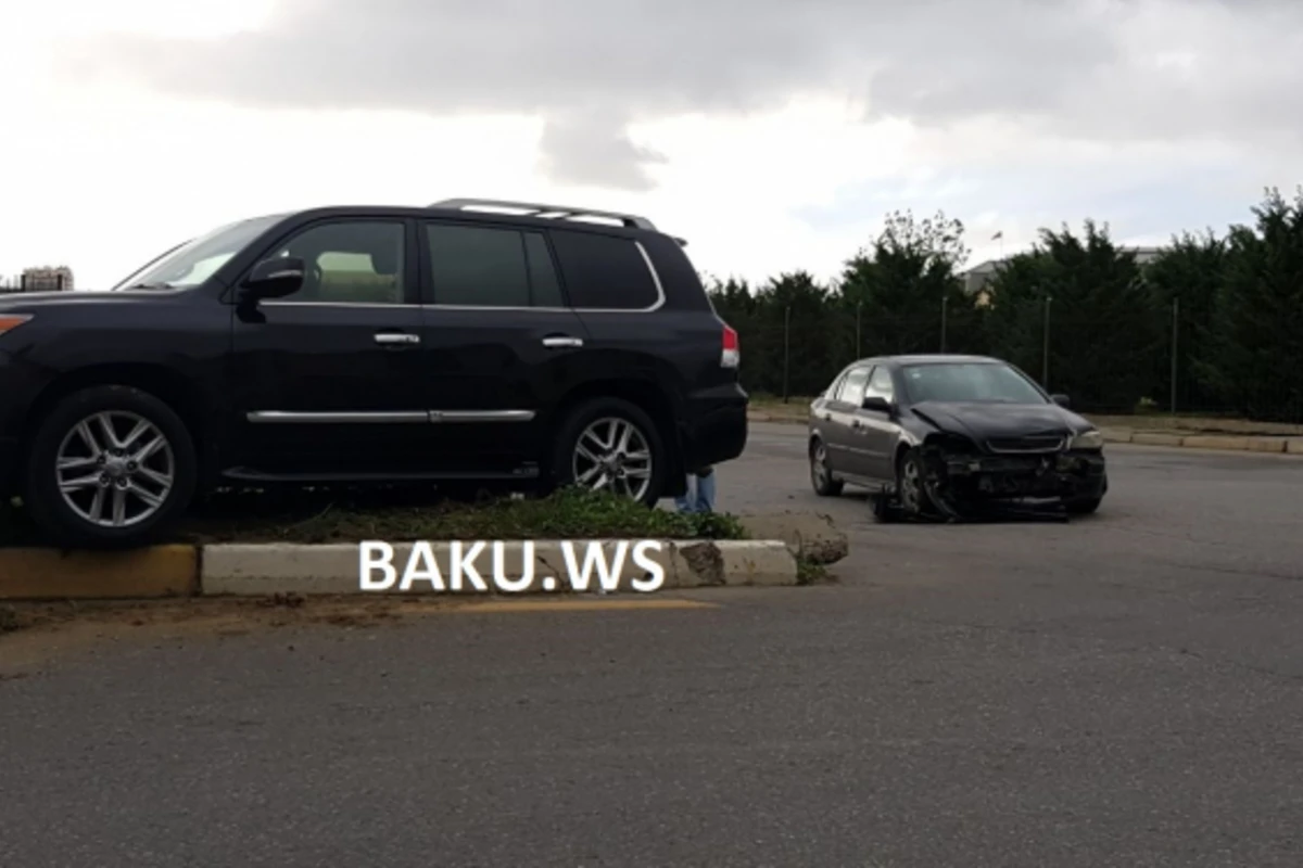 Bakıda Lexus  Opellə toqquşdu (FOTO)