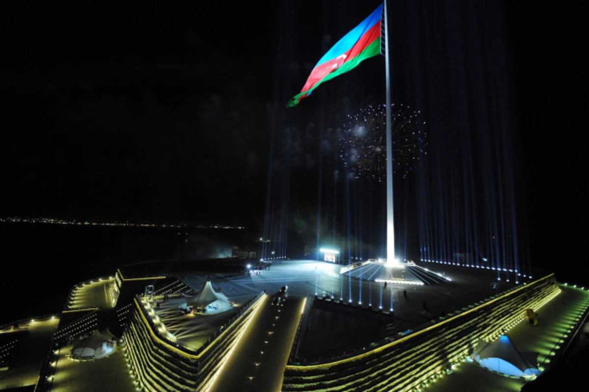 9 ноября День Государственного флага Азербайджана