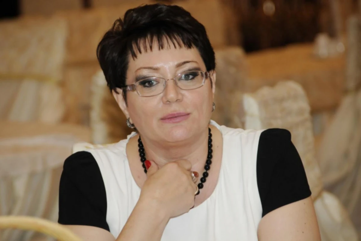 Депутат Эльмира Ахундова: врачи не заслуживают той зарплаты, что получают