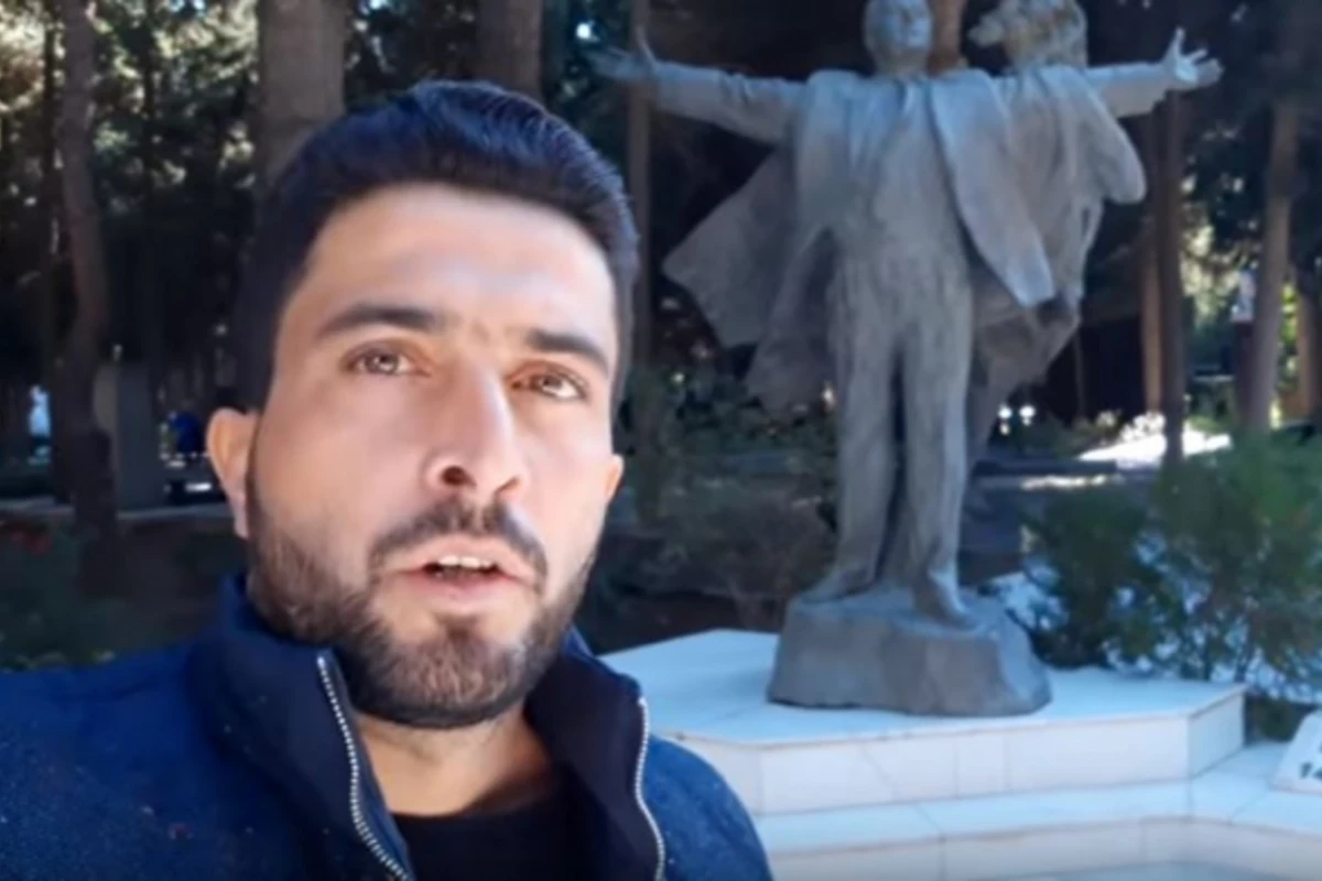 Məlahətli səsi ilə internetdə məşhurlaşan çobandan yeni mahnı (VİDEO) Məlahətli səsi ilə internetdə məşhurlaşan çobandan yeni mahnı (VİDEO)