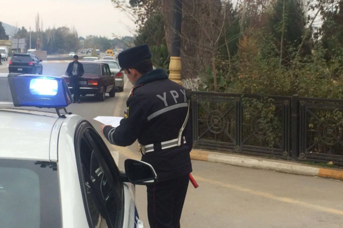 DYP reydlərə başladı - pərdə, plyonka və jalüz vuranlar 150 manat cərimə (FOTO) DYP reydlərə başladı - pərdə, plyonka və jalüz vuranlar 150 manat cərimə (FOTO)